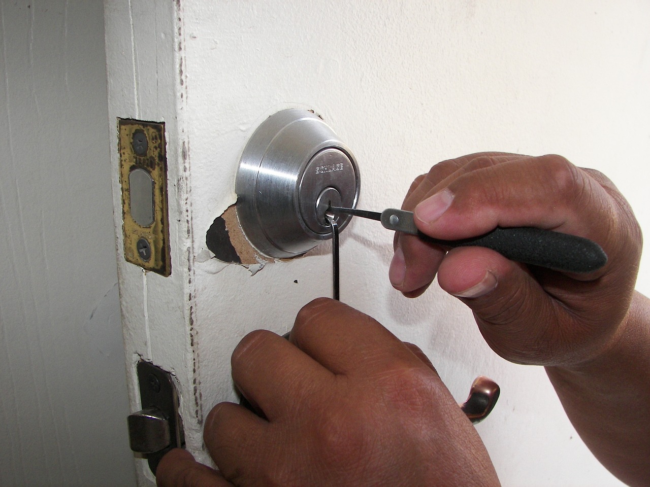 How to Find a Locksmith in Lauderhill FL